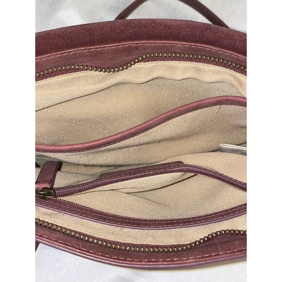 Lucky Brand Crossbody Purse -‎ In a Beautiful Maroon Color - So many pockets! - Picture 8 of 14